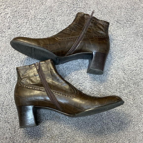 Brown snakeskin print ankle boots - Picture 1 of 2